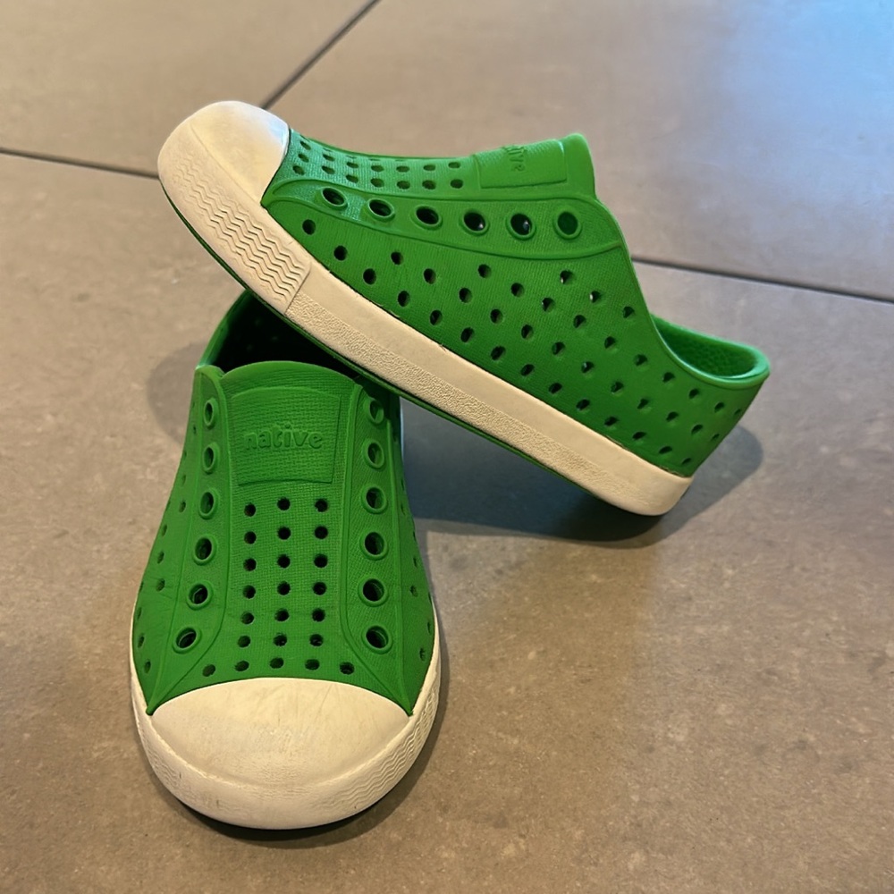 Size 7 toddler green natives